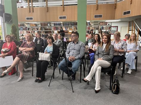 Pan Evo Po Eli Majski Dani Knjige Gradska Biblioteka Obele Ila