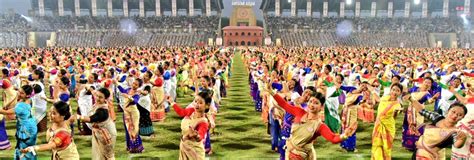 Más de 11 000 bailarines bihu y 2 500 percusionistas dhol rompen el