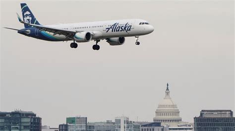 Alaska Airlines to acquire Hawaiian Airlines for $1.9 billion - ABC News