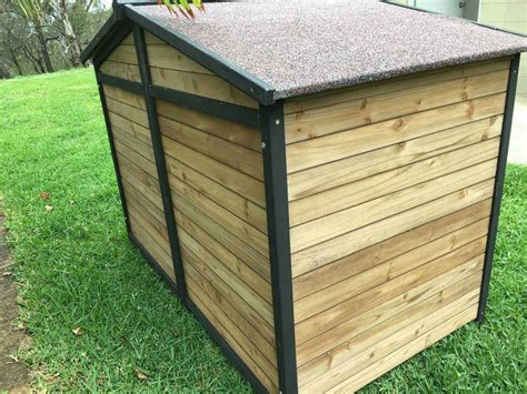 Features a heavy duty, rot free Fir timber frame Extra Large Dog Kennel, Large Dogs, Plastic ...