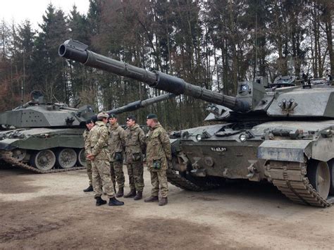 British tank crew in front of their tank [1.024px × 768px] : r/MilitaryPorn