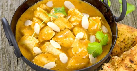 Curry De Poulet La Noix De Coco Et Aux Amandes Zeste