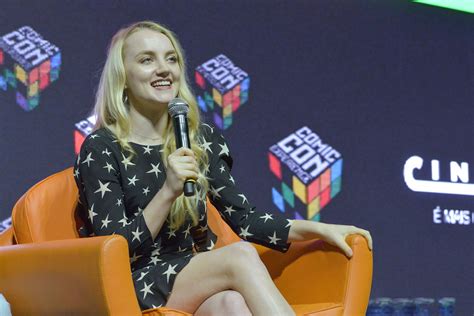 Evanna Lynch A Luna De Harry Potter Conta Em Painel Como Transformou