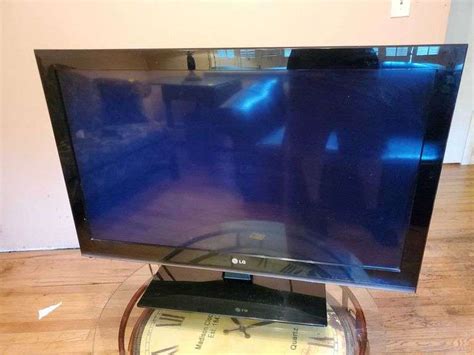 Lg Flat Screen Tv With Stand 36 In Three Hdmi Inputs Power Is On No Remote Bid Assets