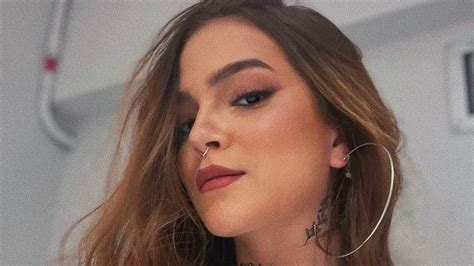 Aos 18 anos Mel Maia leva fãs ao delírio fotos de biquíni veja os