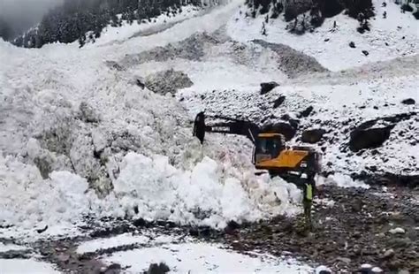 Jandk Avalanche Hits Sarbal Area Of Sonamarg In Ganderbal District No