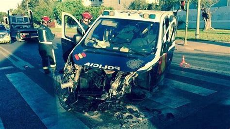 Tres Policías Heridos Graves En Una Colisión Con Un Vehículo Que Se Saltó Un Semáforo Diario Sur