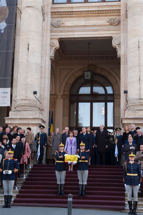 Ceremonia Inimii Reginei N Imagini Familia Regal A Rom Niei