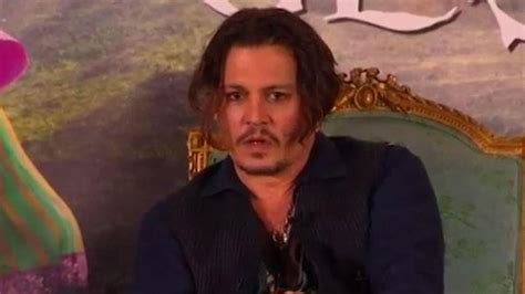 VIDÉO Johnny Depp se moque de sa vidéo d excuses gênante envers l