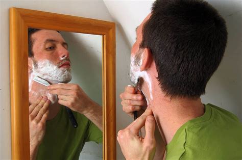 Should I Shave with a Straight Razor or Safety Razor?