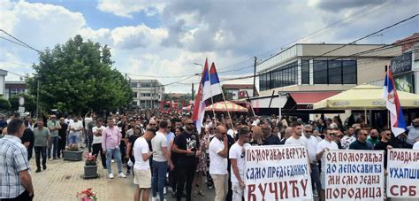 Protestuesit Serb Marshojn N Rrug N Kryesore N Gra Anic Dukagjini