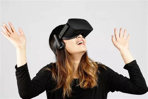 Thousands Of Women Confess To Wanting Virtual Reality Sex As Techy Toys Become Mainstream