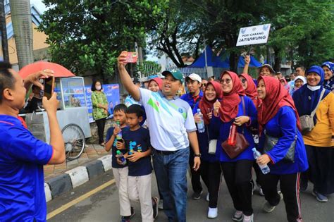 Wali Kota Tangerang Arief Wismansyah Gelar Gerak Jalan Santai Lampu Hijau