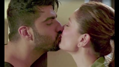 Kareena Kapoor Hot Scene With Arjun Kapoor Lip Lock Scene Ki And Ka Youtube