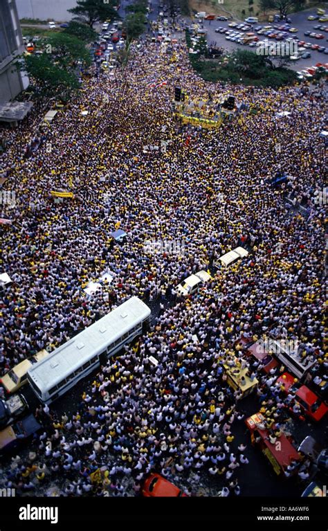 Philippines People Power Revolution - meandastranger