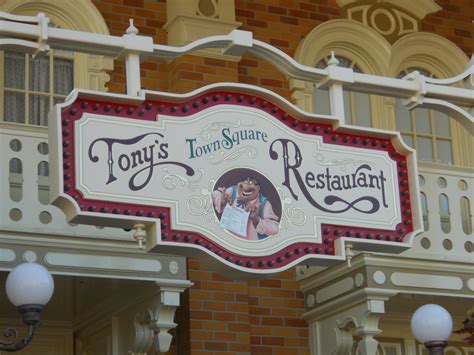 Disney World Dining Tonys Town Square Restaurant The Memorable