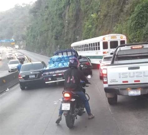 Múltiple accidente de tránsito en Carretera Los Chorros genera tráfico