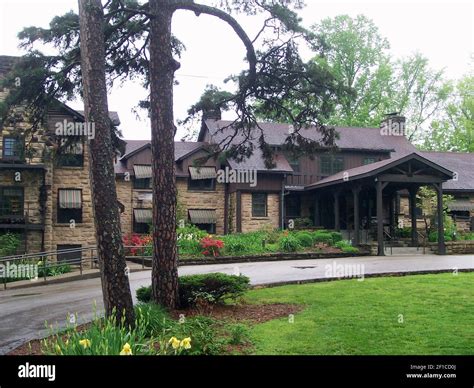 The originial lodge at the DuPont Lodge in Cumberland Falls State ...