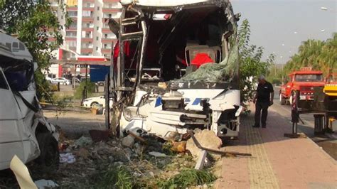 Son Dakika Mersin De Yolcu Otob S Devrildi Yaral