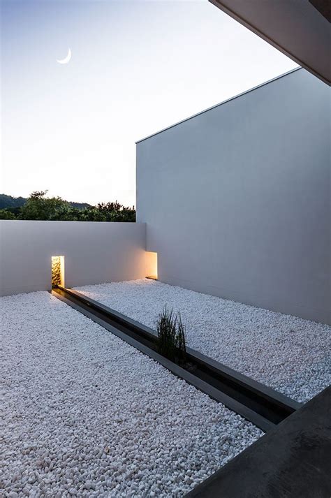 Courtyard House In Shiga Japan By Kouichi Kimura Yatzer Minimalist