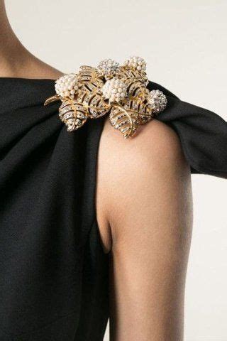 How To Wear Pins And Brooches To Easily Update Your Clothes Artofit