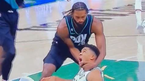 Giannis Antetokounmpo Is Being Strangled On Offense And Trying To Stop