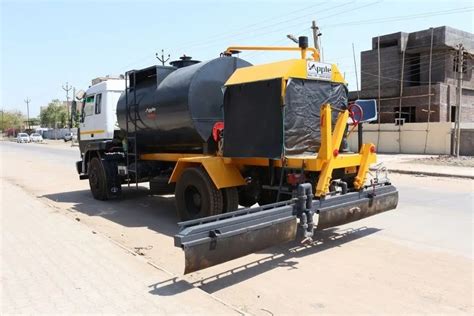 Apl Bitumen Pressure Distributor For Asphalt Road Building