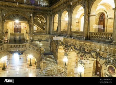 Surrogates Court Lobby Nyc Stock Photo Alamy