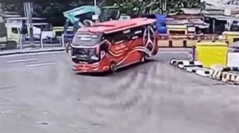 Tragis Bocah Tewas Terlindas Bus Saat Berlari Minta Supir Bunyikan