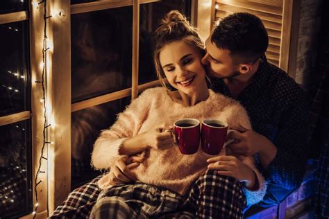 35 Magical Romantic Christmas Date Ideas For Couples