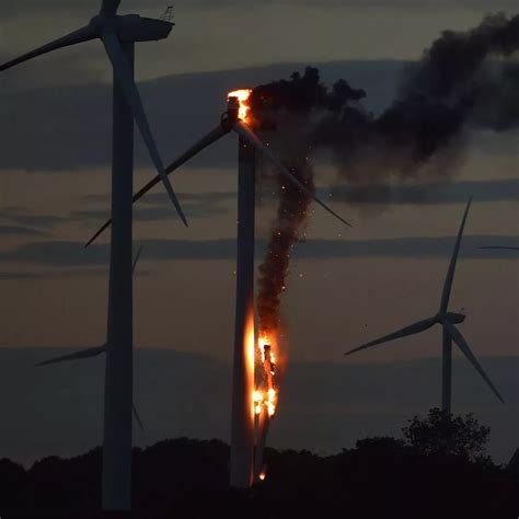 Wind turbine destroyed in massive fire in US - Pakistan Observer