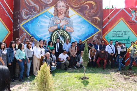 Periodistas Realizan Guardia De Honor En Mural Alusivo A La Libertad De