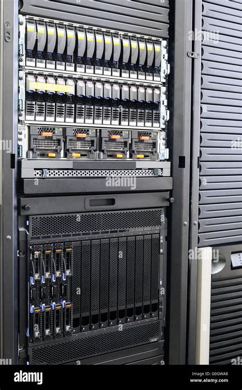 Blade server rack hi-res stock photography and images - Alamy