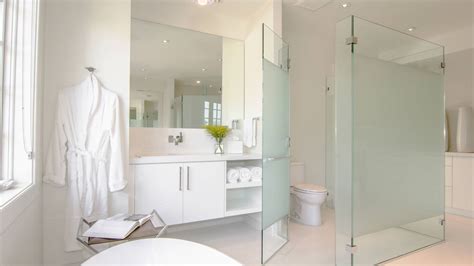 Maximizing Natural Light Bеnеfits of Bathroom Glass Doors