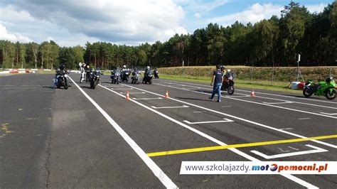 Szkolenia Motocyklowe Na Torze Motopomocni Pl