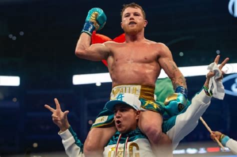 Canelo Y Eddy Reynoso Premiados Por El Cmb Como Lo Mejor Del 2021 E