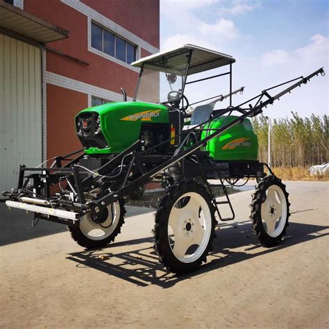 700L Self Propelled Paddy Field Fertilizer And Sprayer Machine For Corn