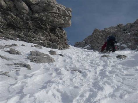 Escursionisti in difficoltà sulla Segantini in Grignetta soccorsi al