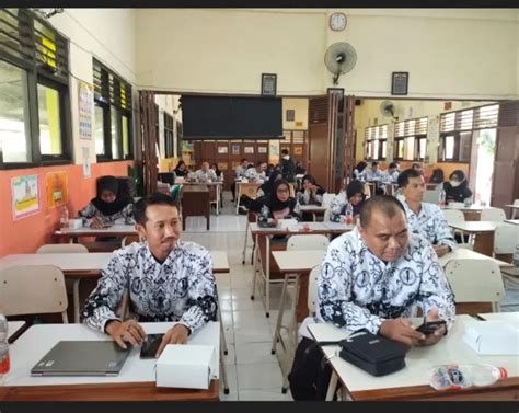 Kegiatan Sosialisasi KTA Digital Dilaksanakan Pengurus PGRI Cabang