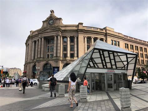 Silver Line SL1: Logan Airport to South Station Route 33