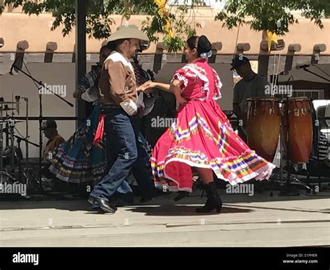 Mexican Dance Hi Res Stock Photography And Images Alamy