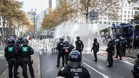 Frankfurt Wasserwerfer Bei Querdenken Demo Beuth Verteidigt