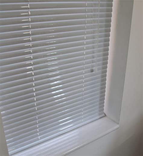 25mm White Aluminium Venetian Blind Manchester Blinds