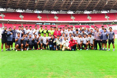 Presiden Jokowi Temui Timnas U 20 Di Stadion Gbk Super Radiosuper Radio