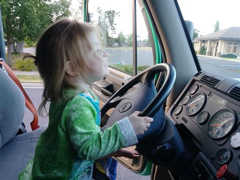 I swear these new drivers just get younger and younger. : r/Truckers