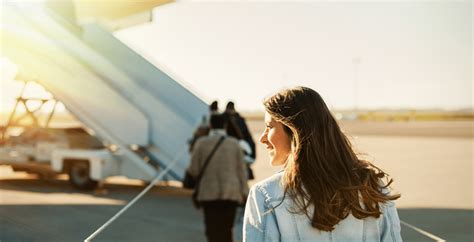 Las nueve etapas de viajar sola después de ser madre Una mamá millennial