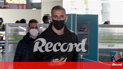 Slimani J Est Em Lisboa Para Refor Ar O Sporting Estou Contente