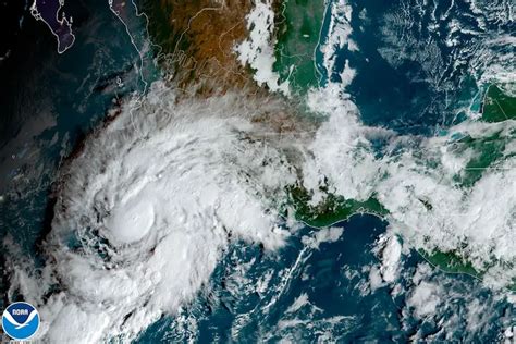 Tropical storm Roslyn strengthens off Pacific coast