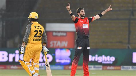 Shaheen Afridi Bowls His Way Into Netizens Hearts As Lahore Qalandars