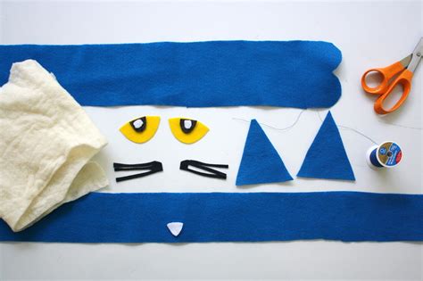 DIY Pete the Cat Costume Headband